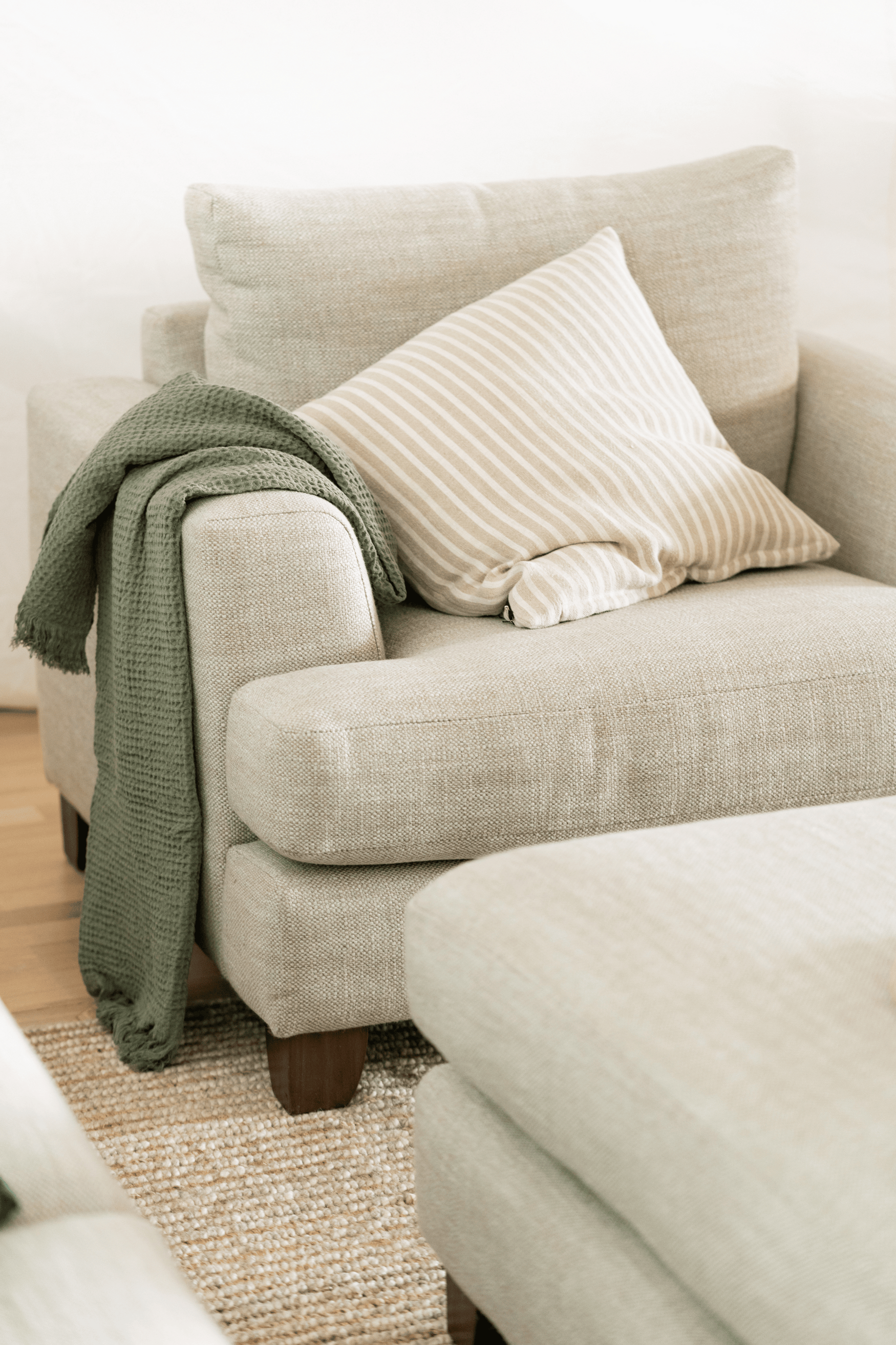Benny Sofa Chair in Dapper