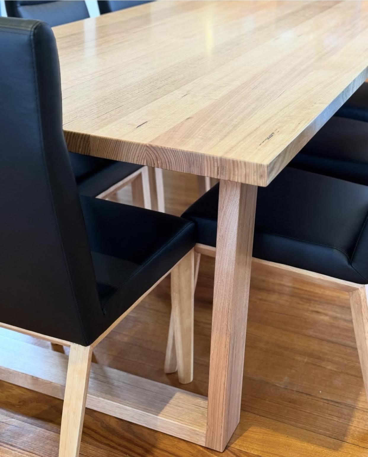 Newport Dining Table – Sofa & Soul